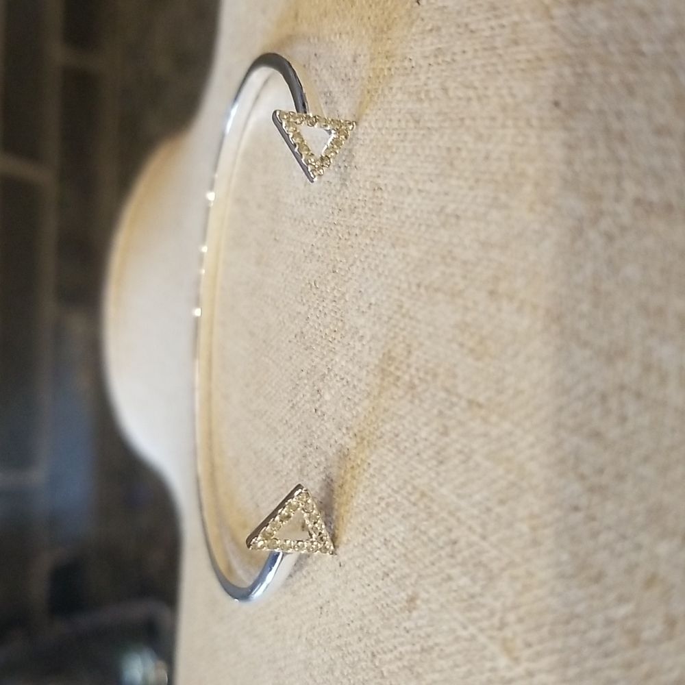 Arrow cuff